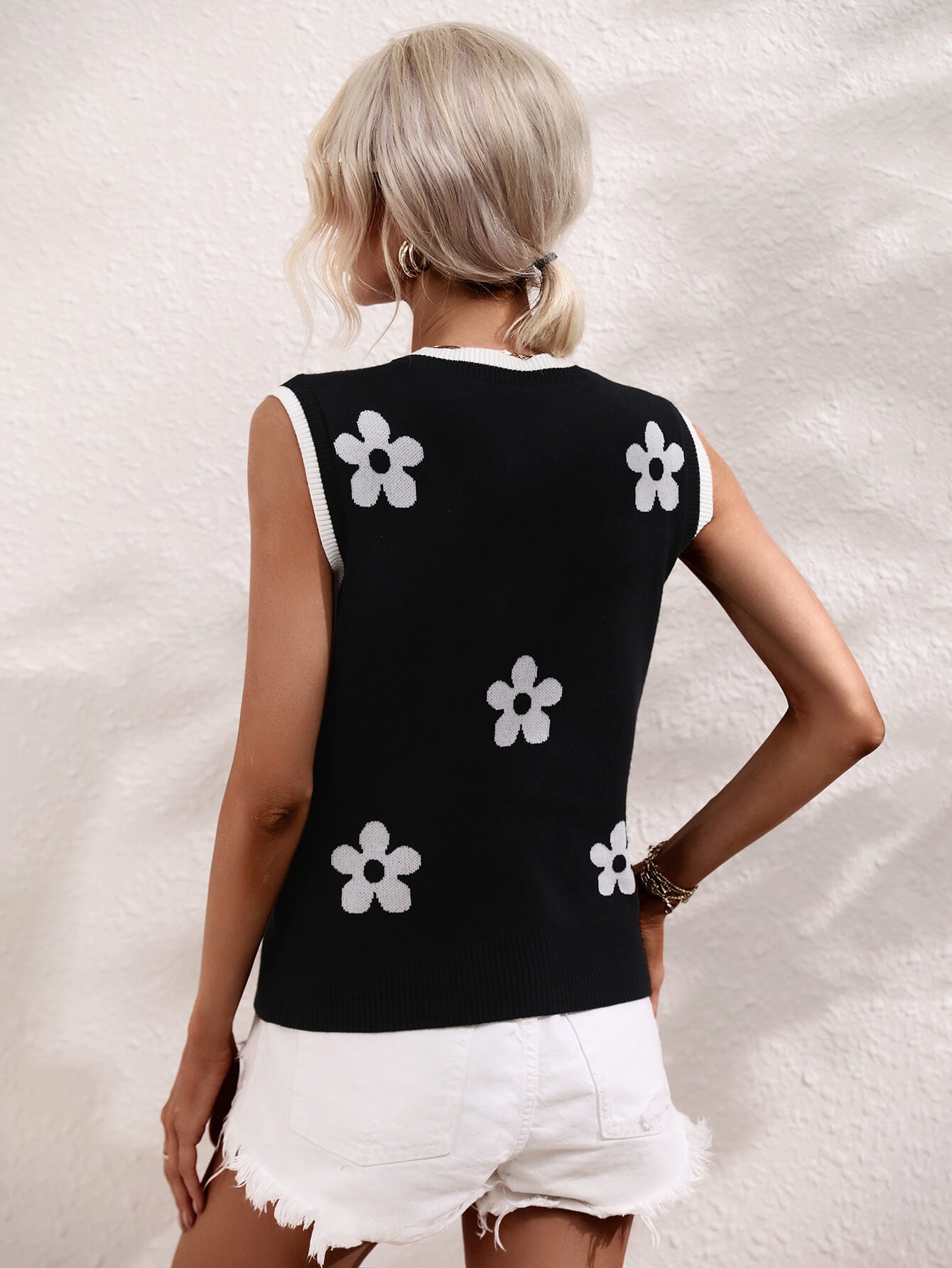 Floral Contrast Ribbed Trim Sweater Vest Trendsi