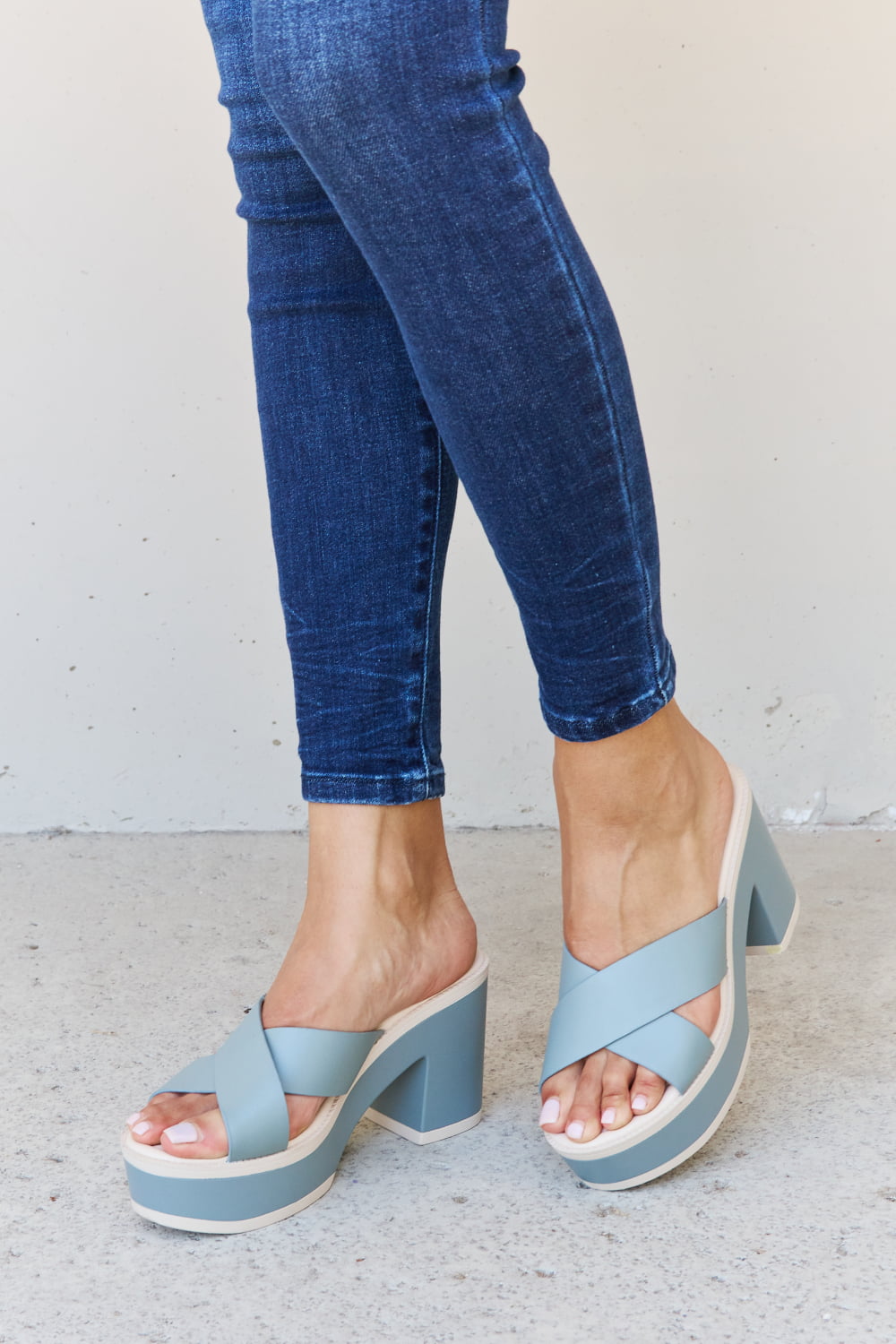 Weeboo Cherish The Moments Contrast Platform Sandals in Misty Blue Trendsi